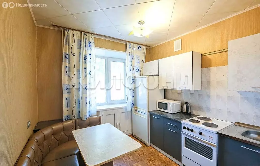 3-комнатная квартира: Новосибирск, Большевистская улица, 155 (56 м) - Фото 0