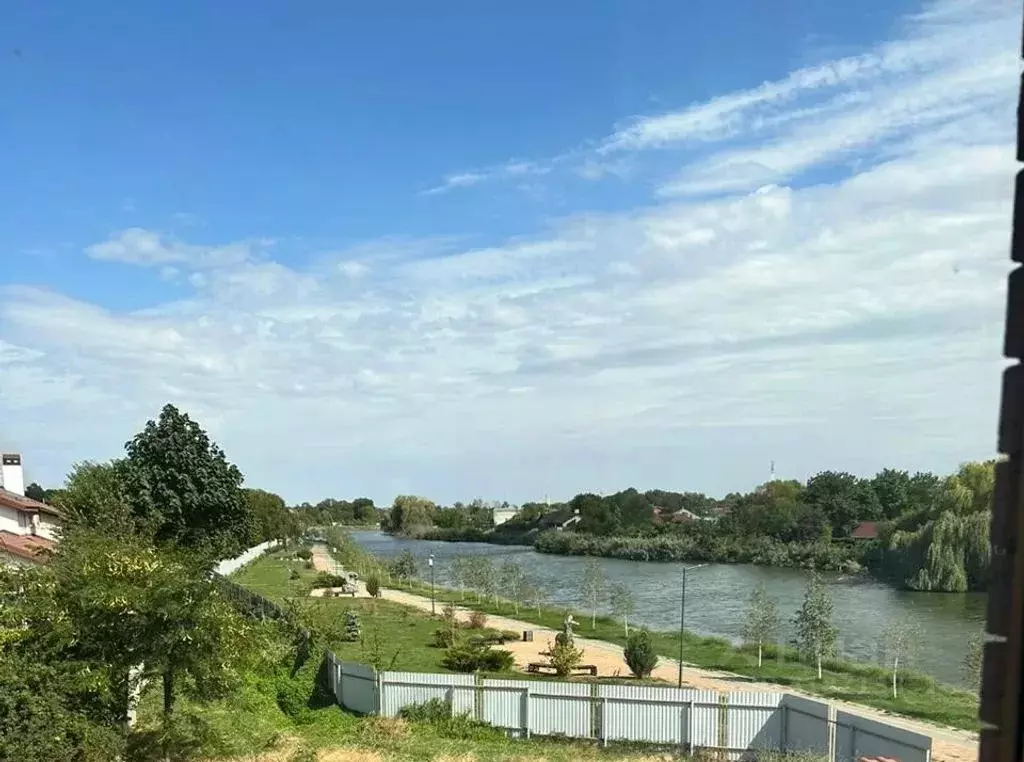 Дом в Краснодарский край, Кореновск Кубанская ул., 2 (100 м) - Фото 1
