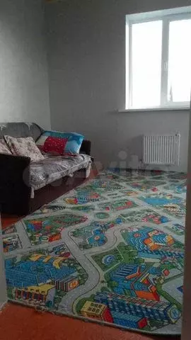 Комната 100 м в 4-к., 2/2 эт. - Фото 0