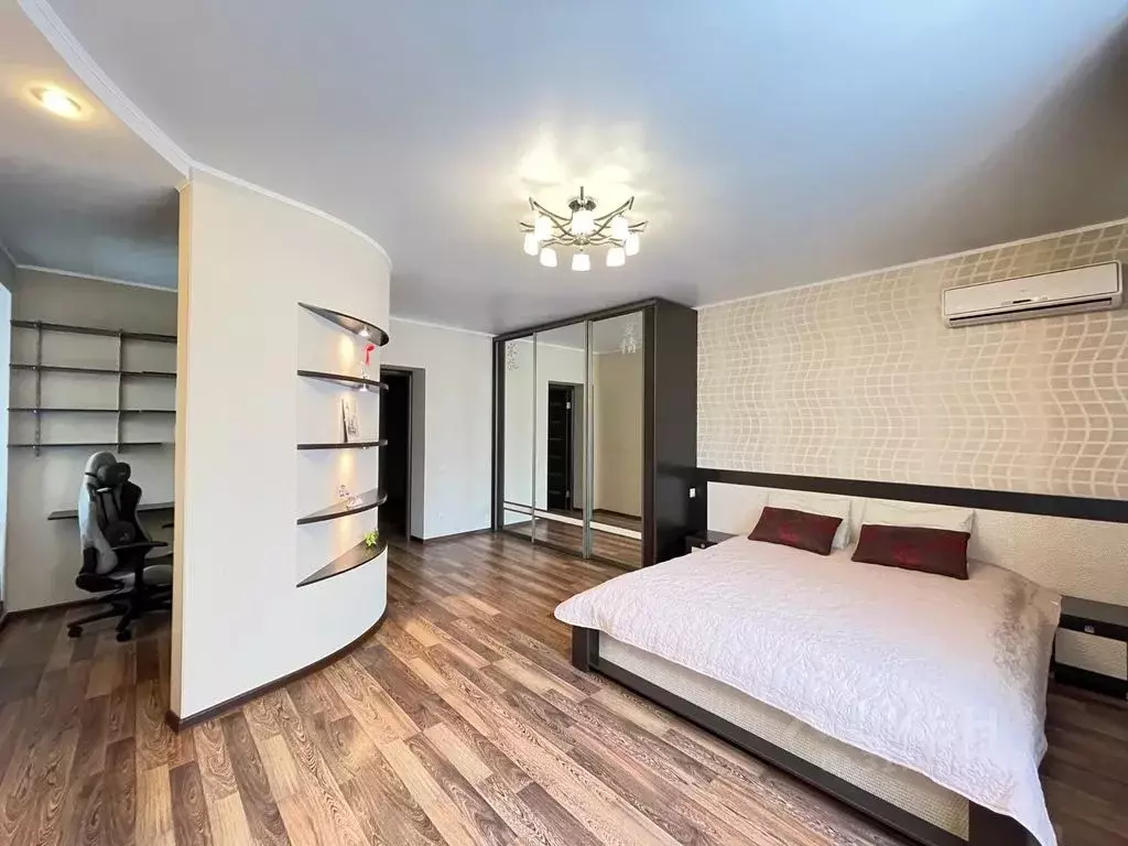 2-к кв. Татарстан, Казань ул. Адоратского, 1 (89.0 м) - Фото 0