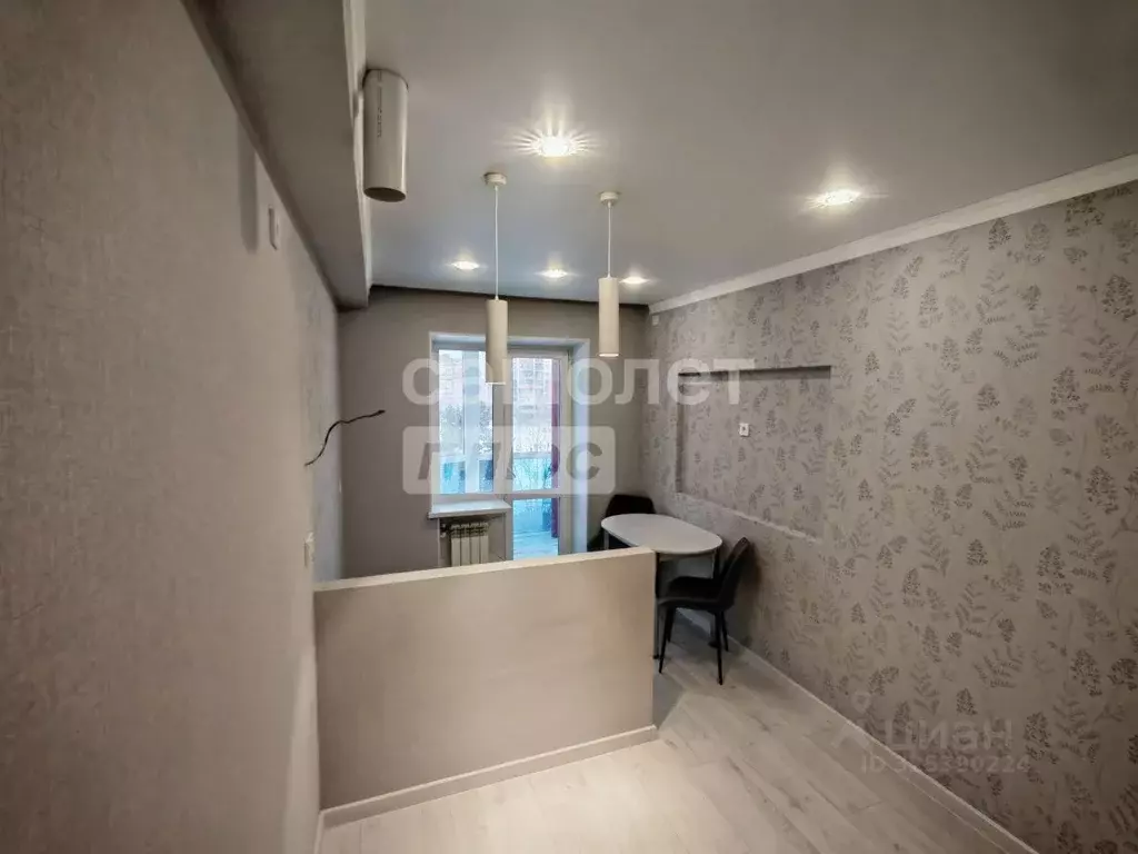 2-к кв. Омская область, Омск просп. Комарова, 11/3 (52.9 м) - Фото 1