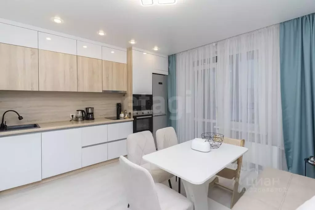 3-к кв. Тюменская область, Тюмень ул. Николая Никитина, 8 (69.3 м) - Фото 1