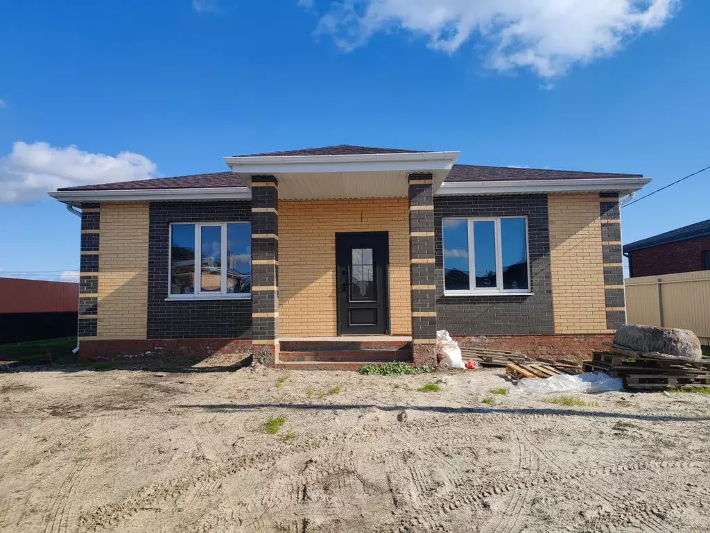 Дом в Ростовская область, Неклиновский район, с. Новобессергеневка ул. ... - Фото 1