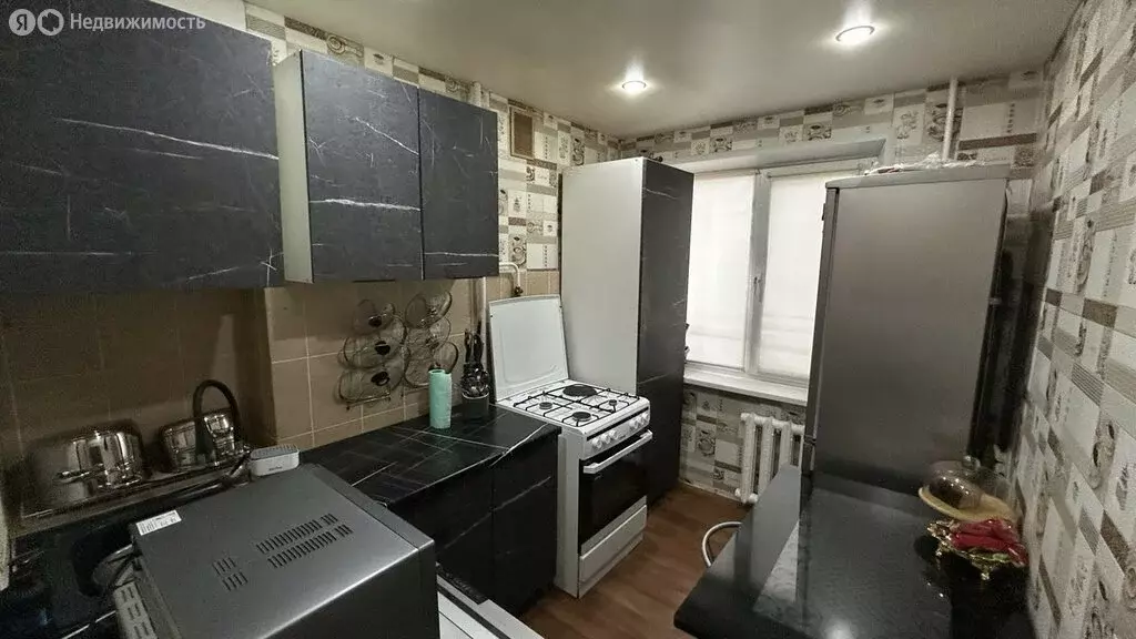 3-комнатная квартира: Туймазы, улица 70 лет Октября, 11 (52.7 м) - Фото 1