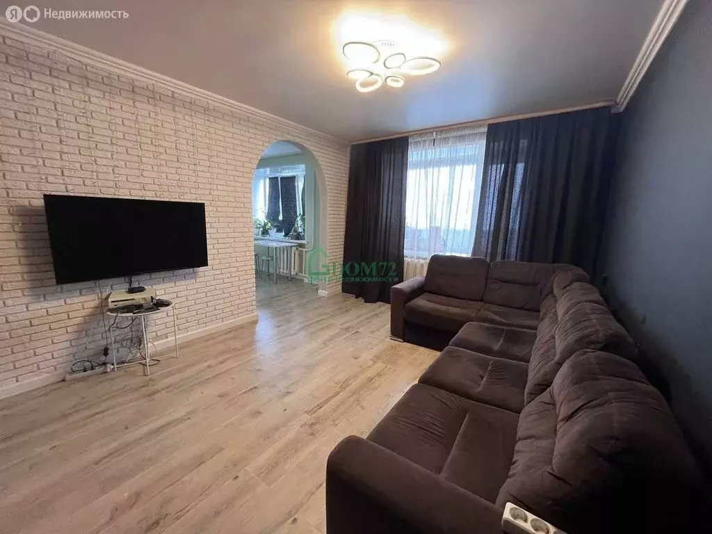 3-комнатная квартира: Тобольск, 10-й микрорайон, 26 (77.5 м) - Фото 1