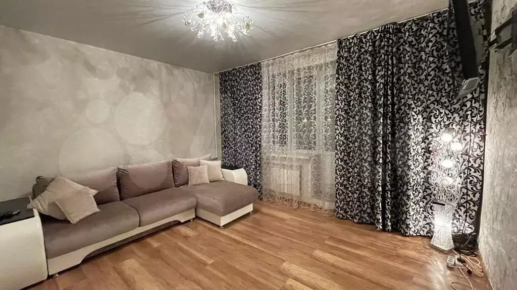 2-к. квартира, 60 м, 1/10 эт. - Фото 0