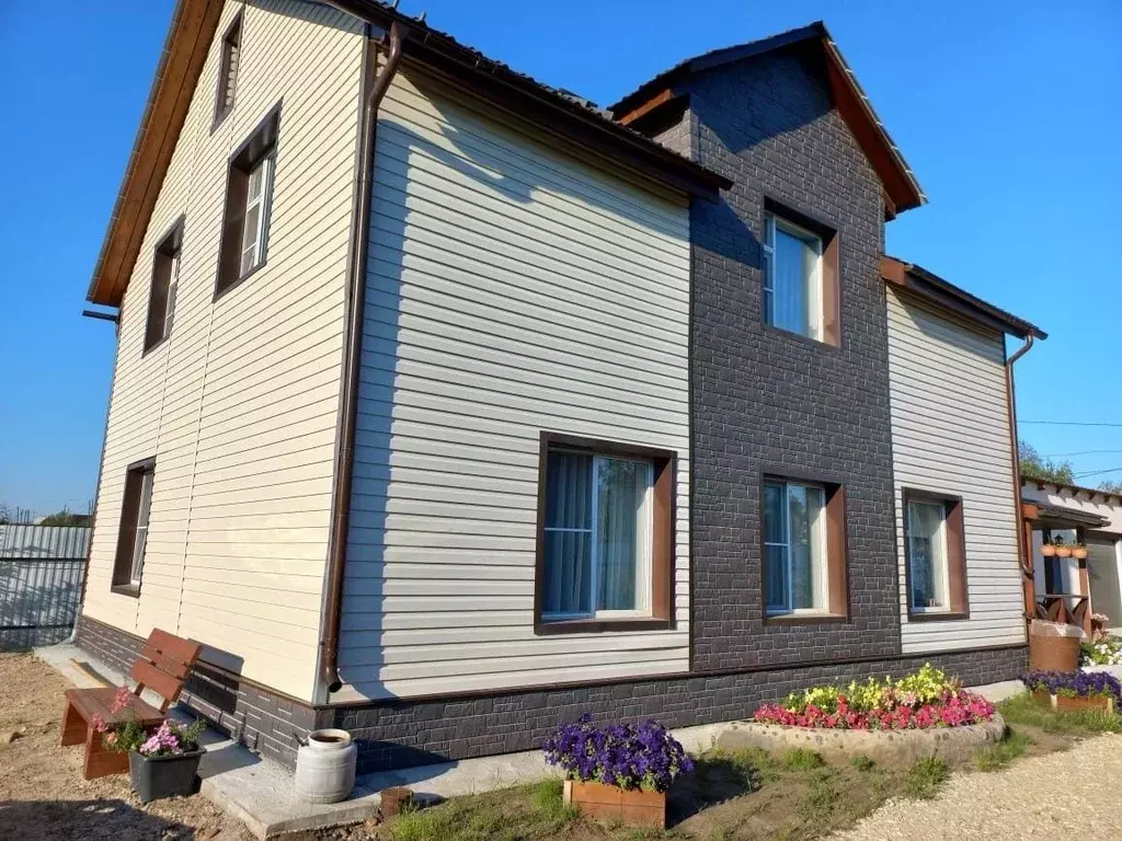 Дом в Саха (Якутия), Якутск ул. Софронова, 41 (160 м) - Фото 1