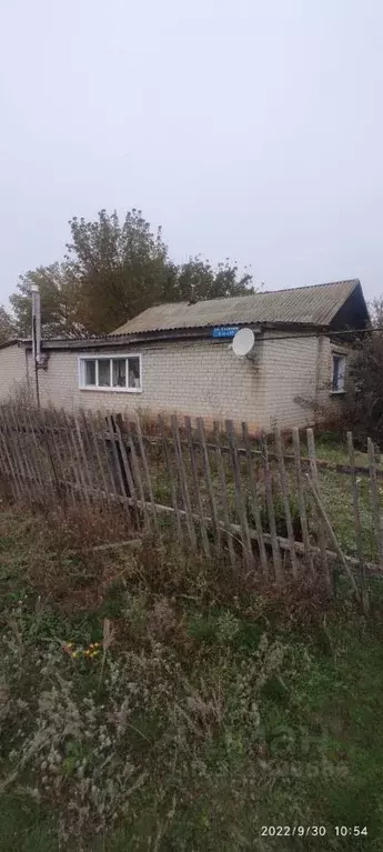 Дом в Саратовская область, Красноармейский район, Луганское ... - Фото 1