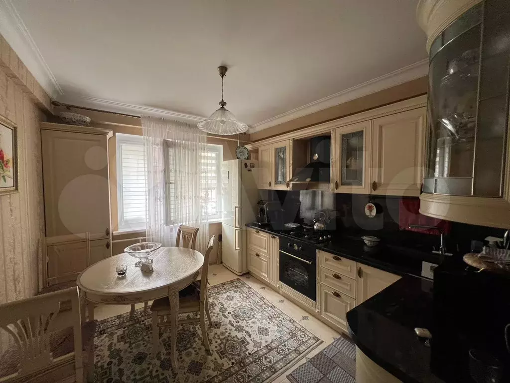 2-к. квартира, 70 м, 1/10 эт. - Фото 0
