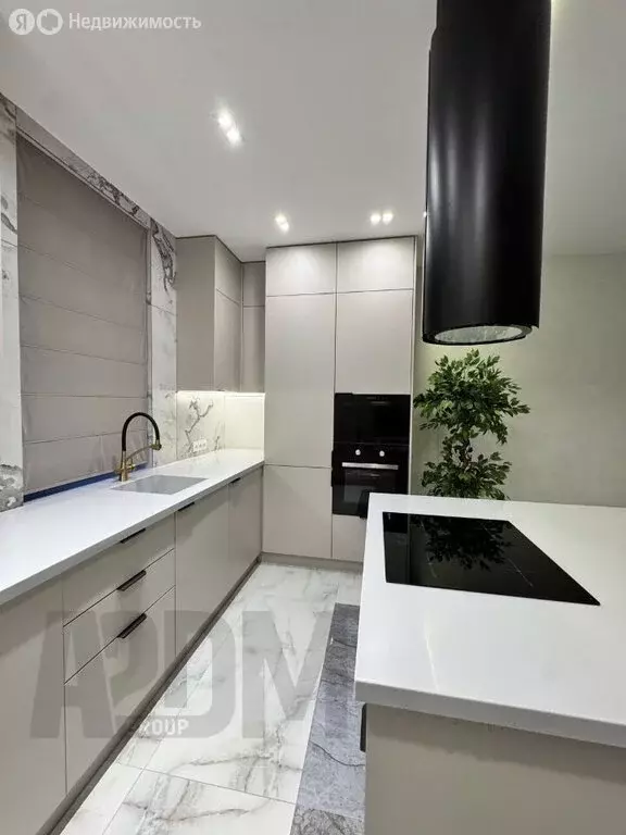 3-комнатная квартира: Санкт-Петербург, 15-я линия Васильевского ... - Фото 1