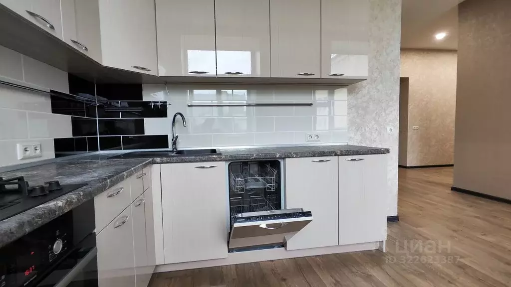 3-к кв. Мурманская область, Мурманск просп. Ленина, 45 (80.0 м) - Фото 1
