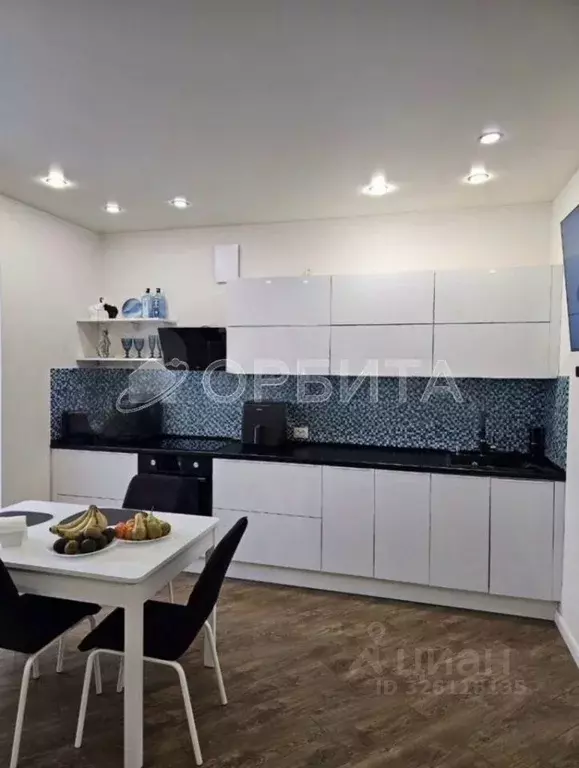 2-к кв. Тюменская область, Тюмень ул. Дружбы, 73к2 (84.1 м) - Фото 1