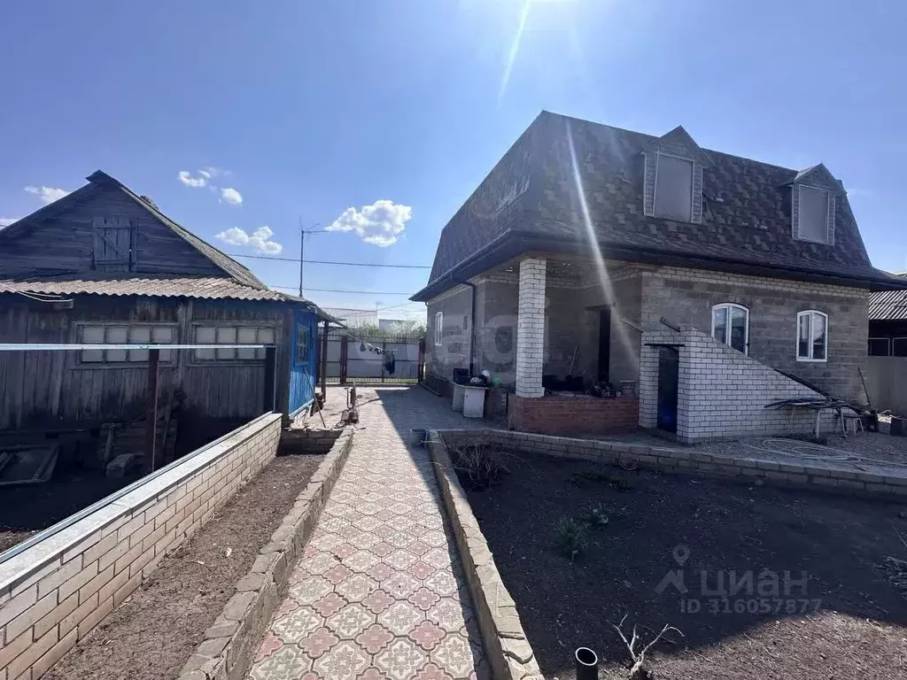 Дом в Саратовская область, Энгельсский район, Красноярское ... - Фото 0