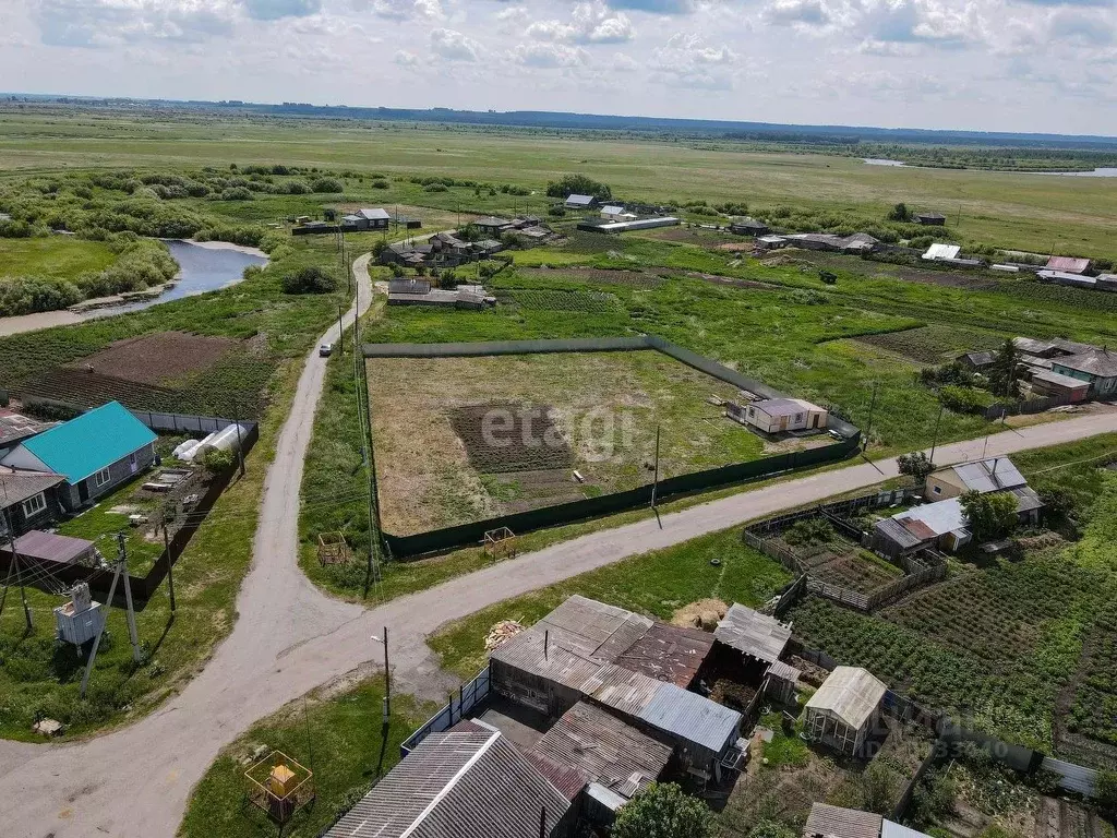 Участок в Тюменская область, Исетский район, с. Верхнебешкиль ул. . - Фото 1