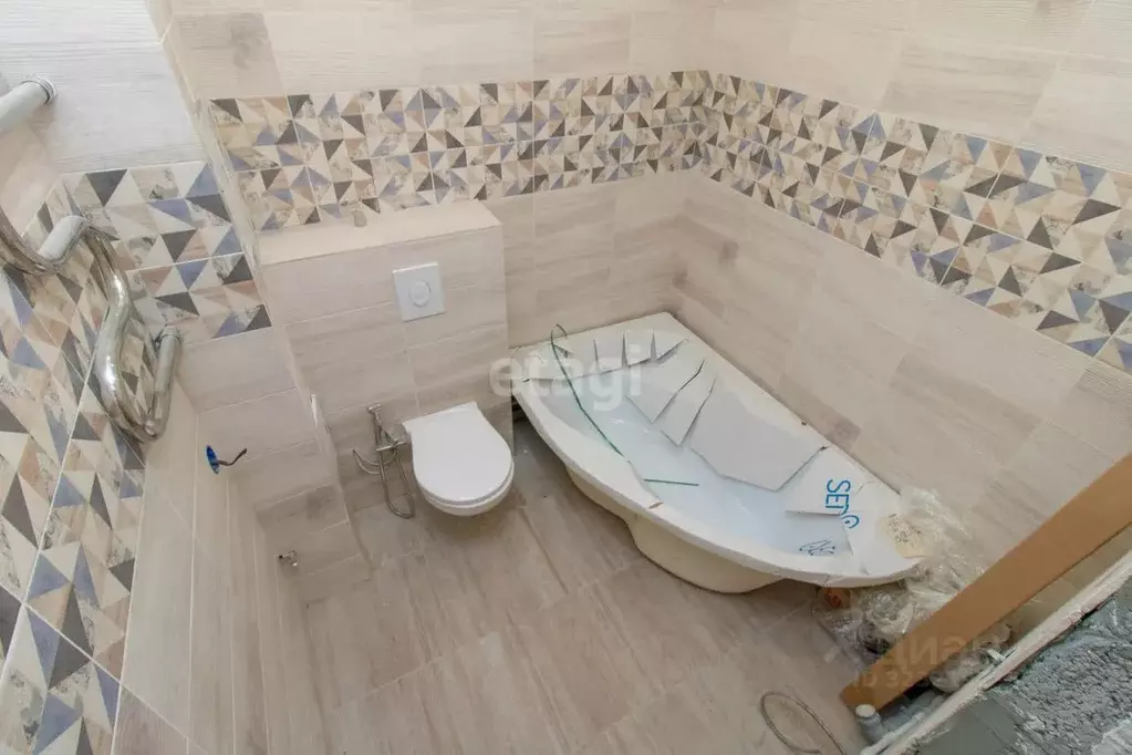 2-к кв. Тюменская область, Тюмень ул. Тальниковая, 1 (52.0 м) - Фото 2