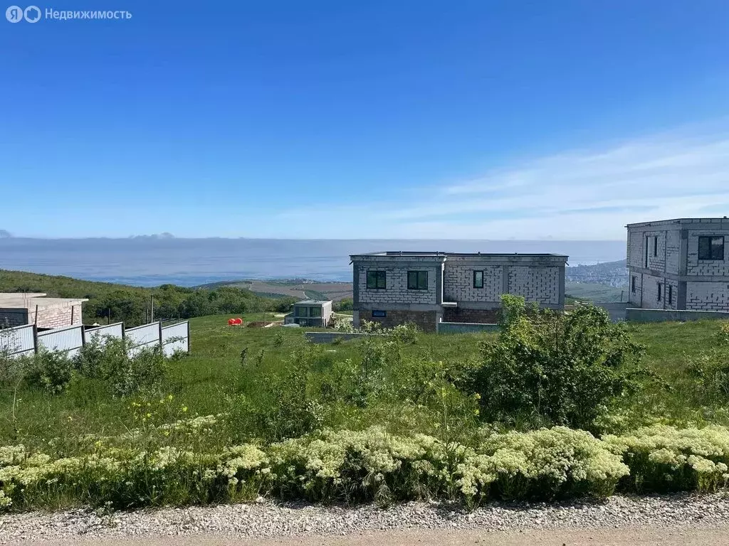 Участок в Республика Крым, муниципальный округ Алушта, село Лучистое ... - Фото 1