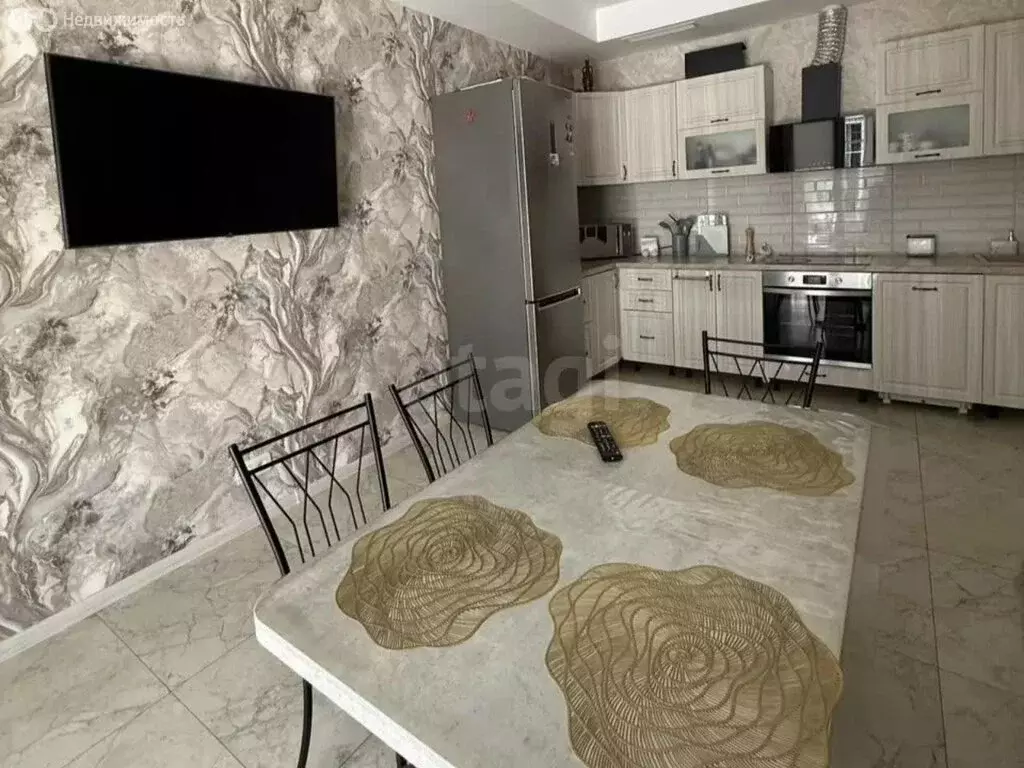 3-комнатная квартира: Николаевка, улица Октябрьской Революции, 21 ... - Фото 1