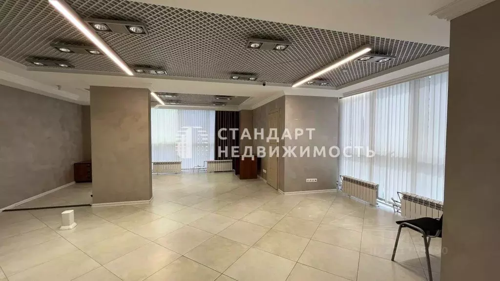 Офис в Тюменская область, Тюмень ул. Мельникайте, 125б (180 м) - Фото 1