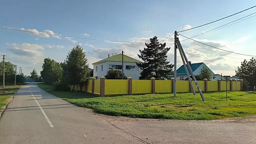 Дом в Самарская область, Кинельский район, Бобровка с/пос, с. Бобровка ... - Фото 1