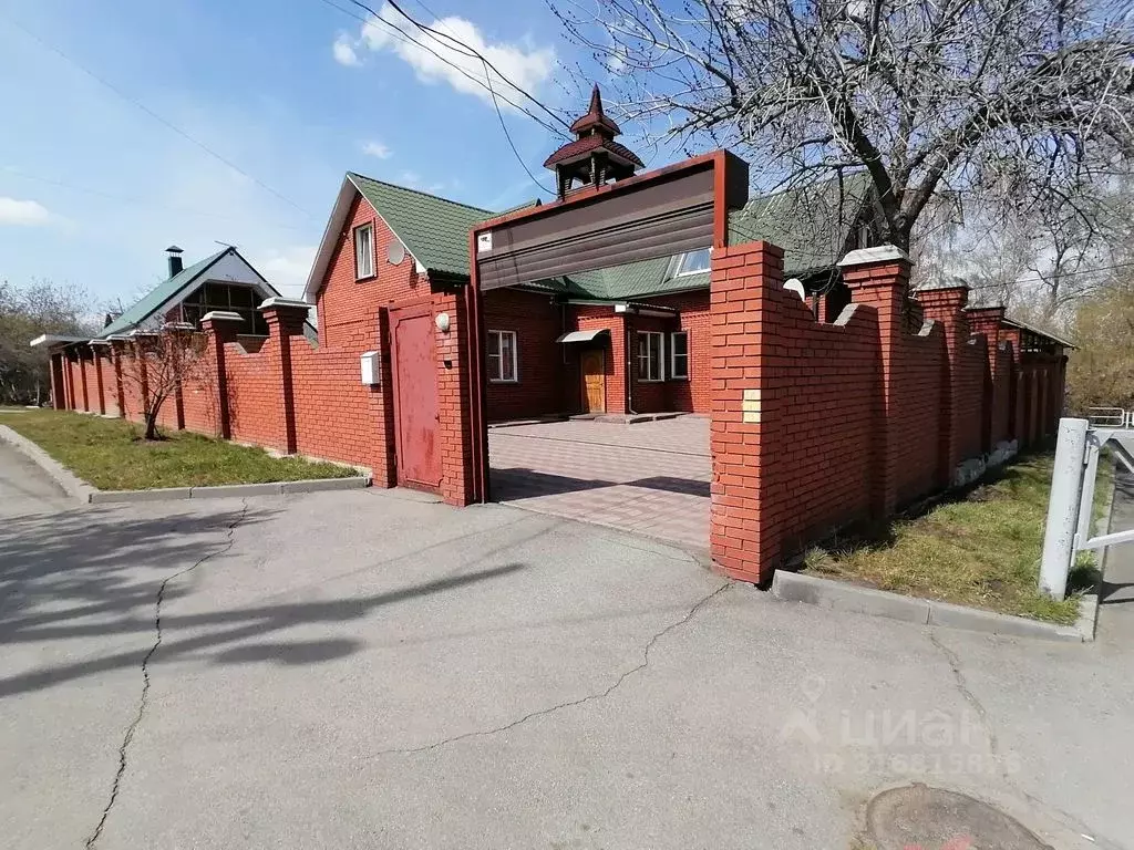 Дом в Челябинская область, Челябинск Рощинская ул., 2 (357 м) - Фото 0