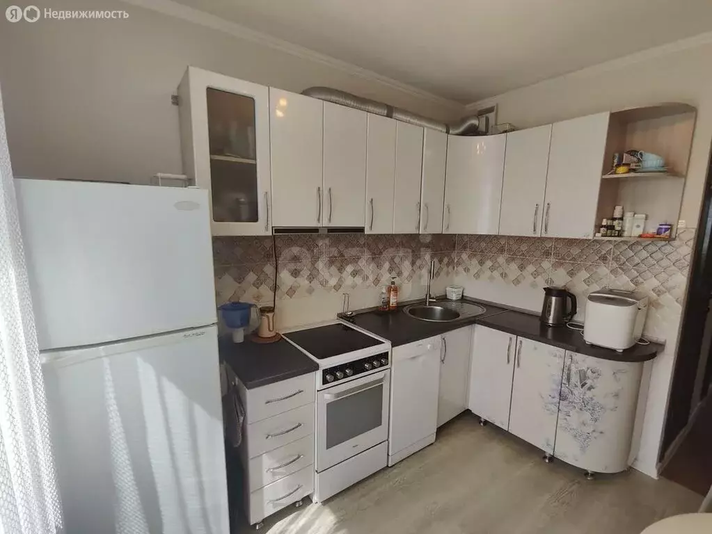 3-комнатная квартира: Абакан, улица Крылова, 79 (64.8 м) - Фото 1