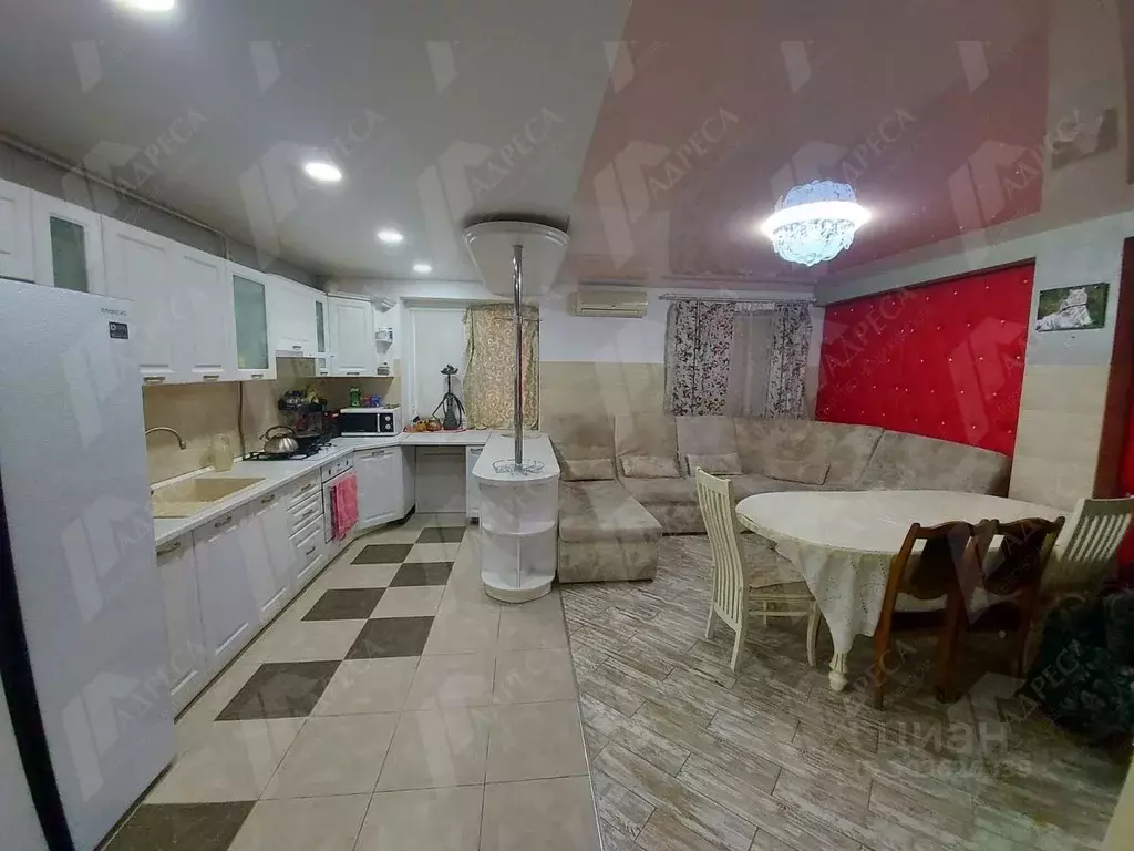 Дом в Астраханская область, Астрахань Кольцевая ул., 53 (146 м) - Фото 0