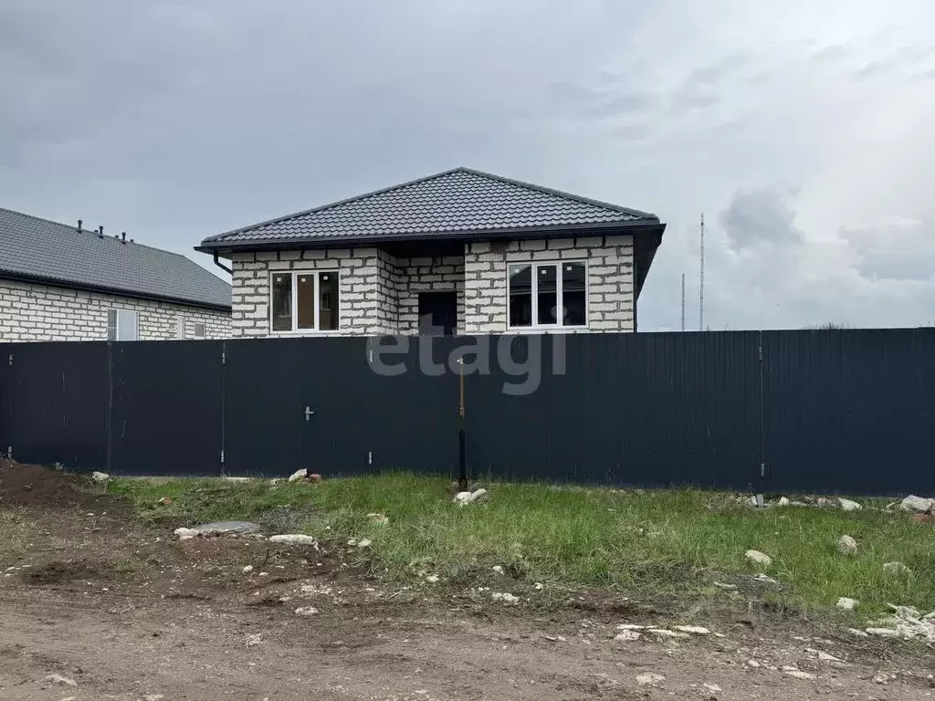 Дом в Краснодарский край, Ейск Николаевская ул. (235 м) - Фото 1