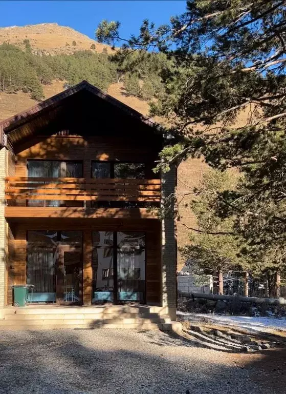 Дом в Кабардино-Балкария, Эльбрусский район, с. Терскол ул. ... - Фото 1