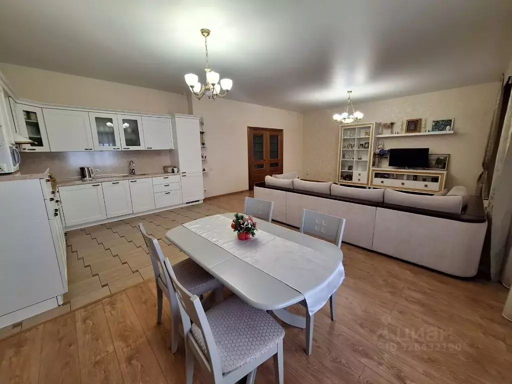 3-к кв. Челябинская область, Челябинск ул. Братьев Кашириных, 12Б ... - Фото 1