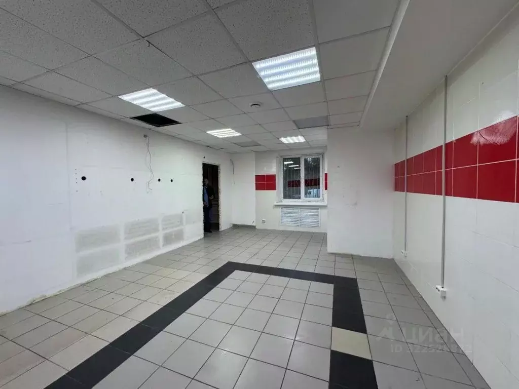 Помещение свободного назначения в Татарстан, Набережные Челны ул. ... - Фото 1