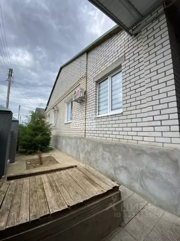 Дом в Калмыкия, Элиста ул. Теегин Герл (140 м) - Фото 1