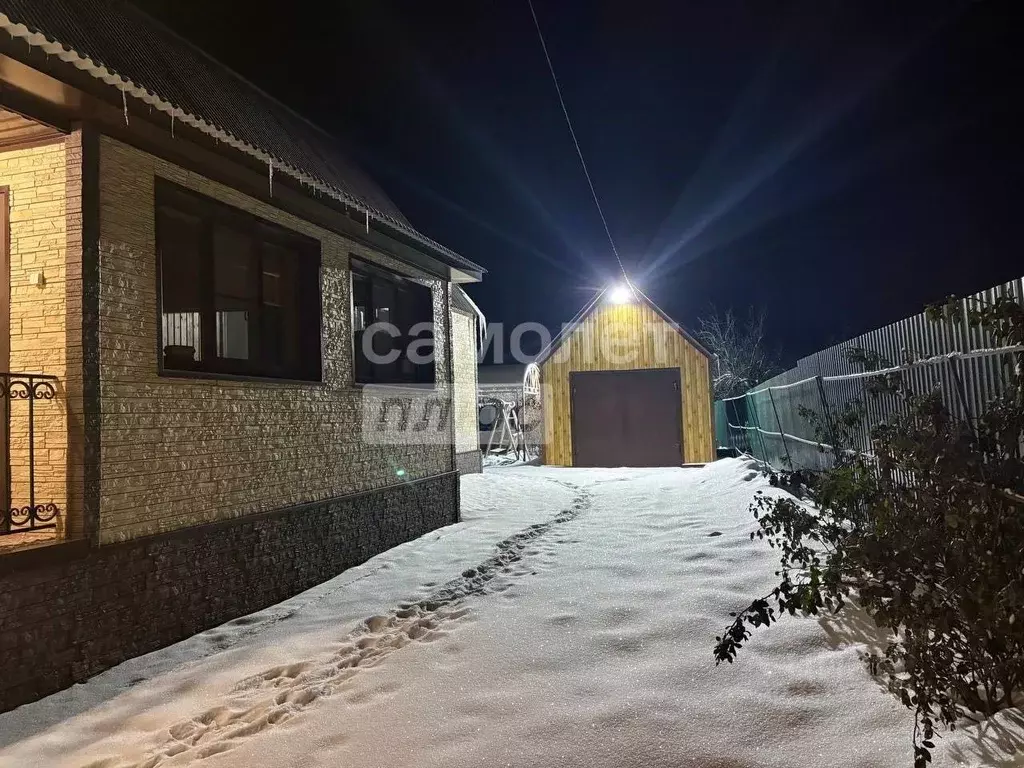 Дом в Липецкая область, Хлевенский район, Малининский сельсовет, д. ... - Фото 1