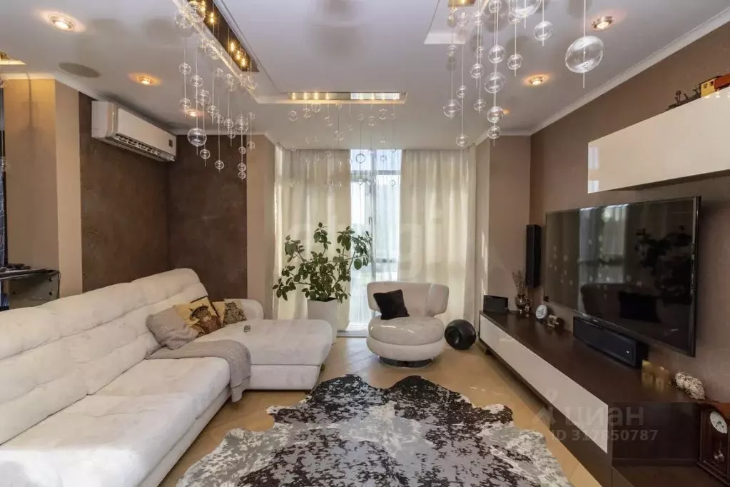 3-к кв. Тюменская область, Тюмень ул. Максима Горького, 68к1 (95.6 м) - Фото 0