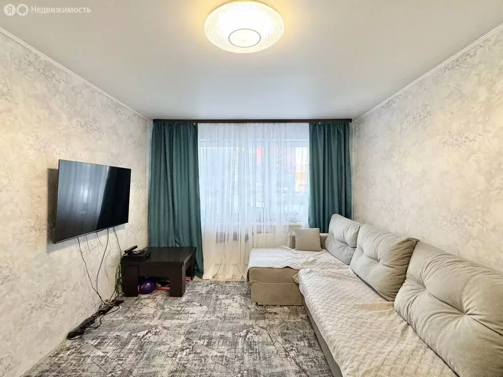 3-комнатная квартира: Тюмень, улица Ю.-Р.Г. Эрвье, 26 (64.7 м) - Фото 1