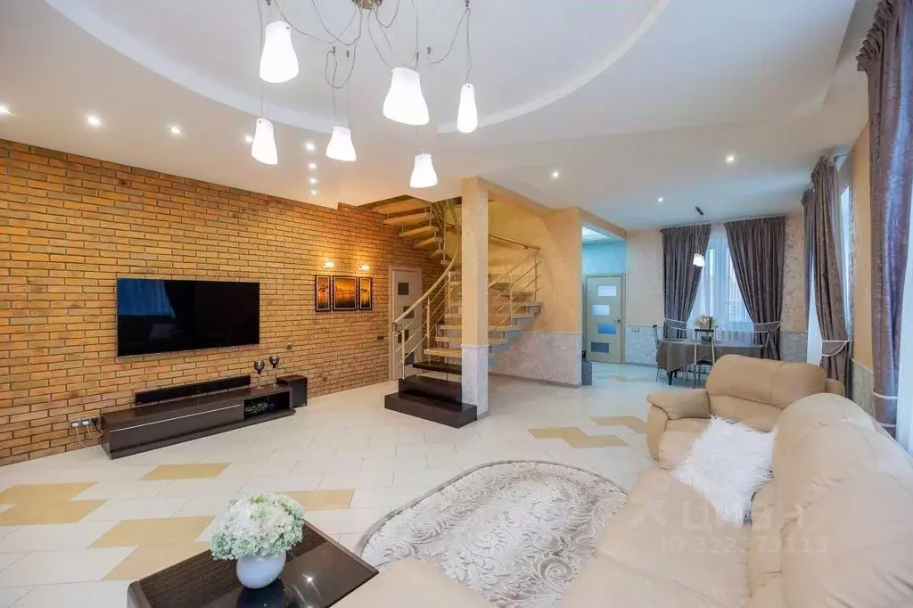 Дом в Оренбургская область, Оренбургский район, с. Южный урал ул. ... - Фото 1