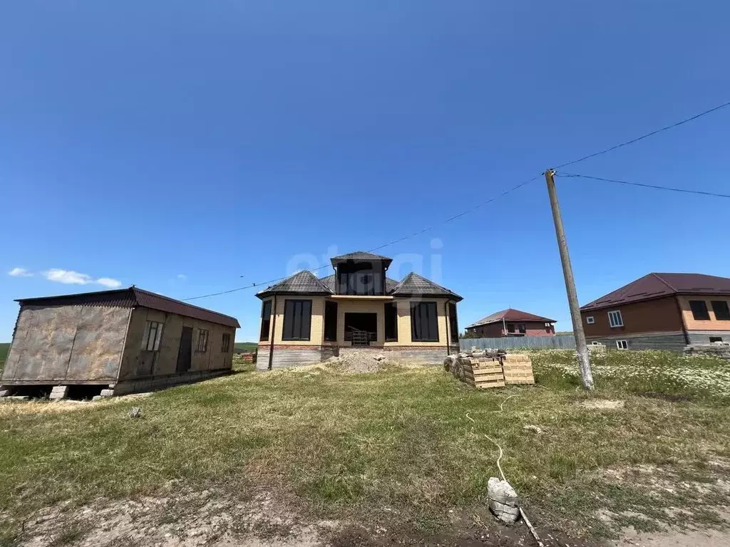 Дом в Ингушетия, Назрань Кабардинская ул. (200 м) - Фото 1