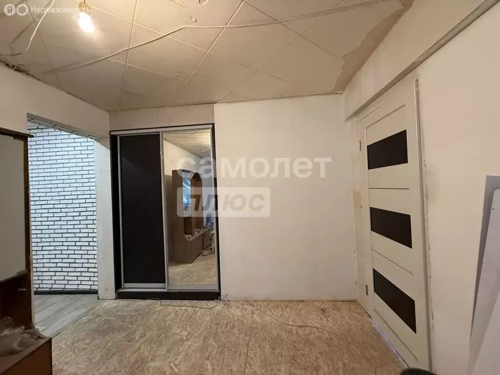 3-комнатная квартира: Астрахань, улица Космонавтов, 6 (49.4 м) - Фото 1