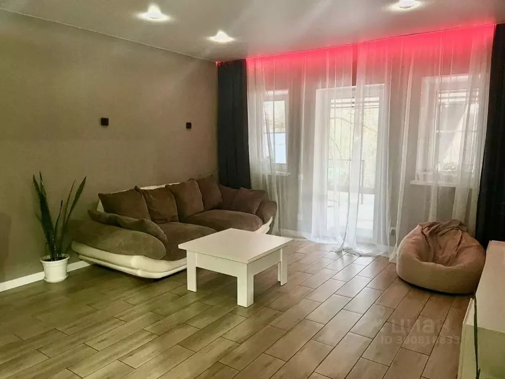 Коттедж в Волгоградская область, Волгоград ул. Джамбула Джабаева, ... - Фото 1