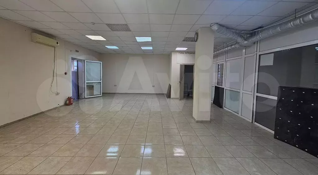 Торгово-офисное с ремонтом 71,5 кв.м - Фото 1