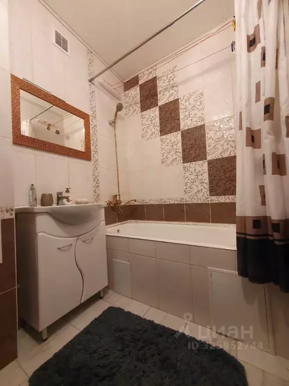 3-к кв. Омская область, Омск Осоавиахимовская ул., 181к3 (77.2 м) - Фото 1