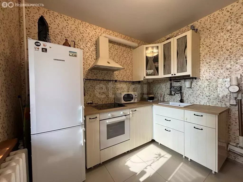 1-комнатная квартира: Киров, улица Защитников Отечества, 18 (42 м) - Фото 1