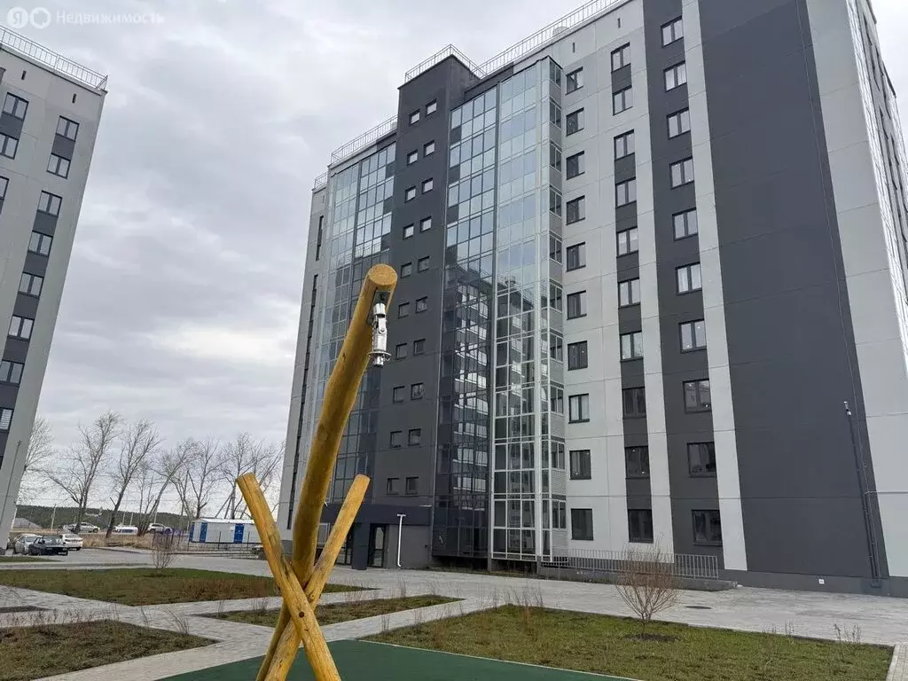 3-комнатная квартира: Каменск-Уральский, улица Кутузова, 16к2 (85.6 м) - Фото 1