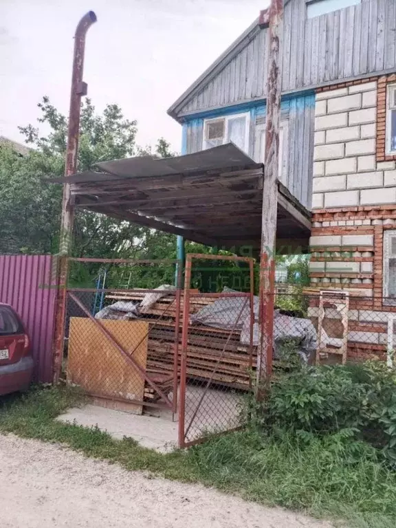 Дом в Саратовская область, Энгельсский район, Красноярское ... - Фото 1