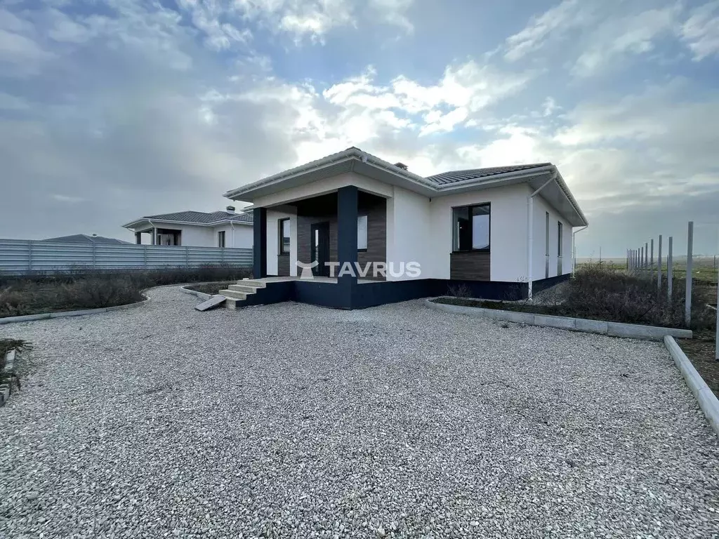 Дом в Крым, Симферопольский район, Мирновское с/пос, с. Белоглинка ул. ... - Фото 1