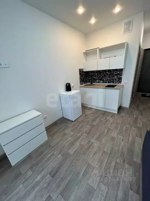 Студия Ханты-Мансийский АО, Сургут ул. Ивана Захарова, 18/1 (16.0 м) - Фото 1