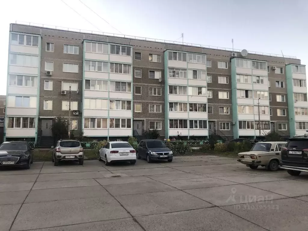 3-к кв. Пермский край, Чайковский ул. Азина, 11 (52.0 м) - Фото 0