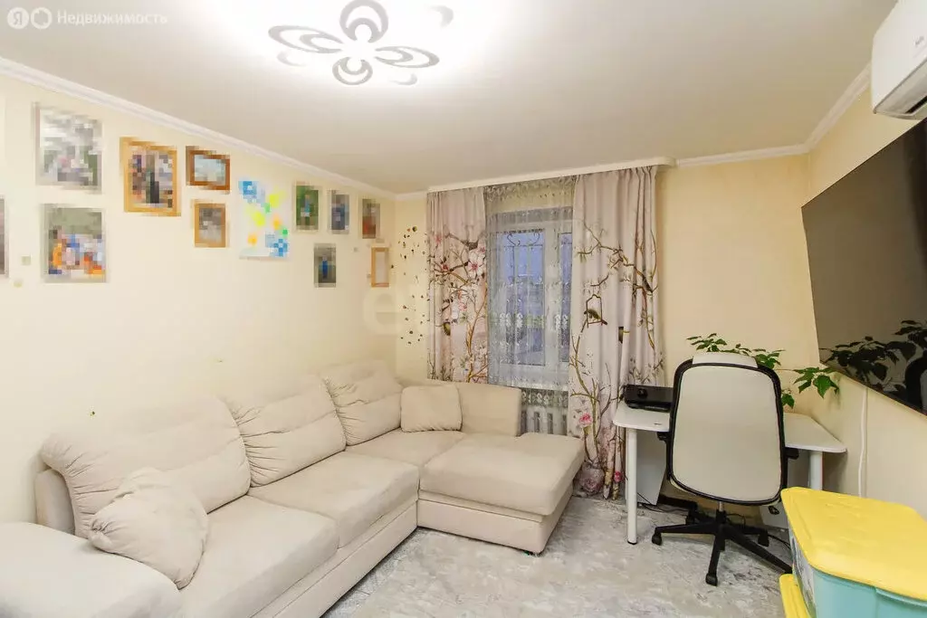 3-комнатная квартира: Тюмень, улица Елизарова, 6 (62.8 м) - Фото 1