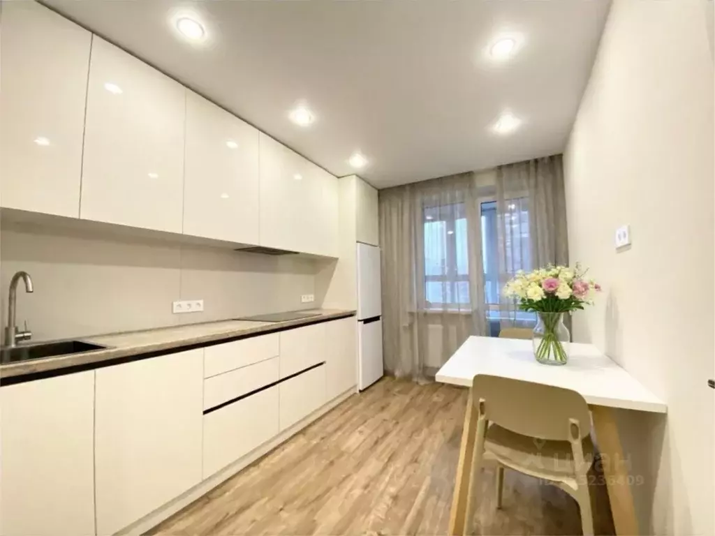 1-к кв. Саратовская область, Энгельс Энгельс-9 мкр, 2 (40.0 м) - Фото 1