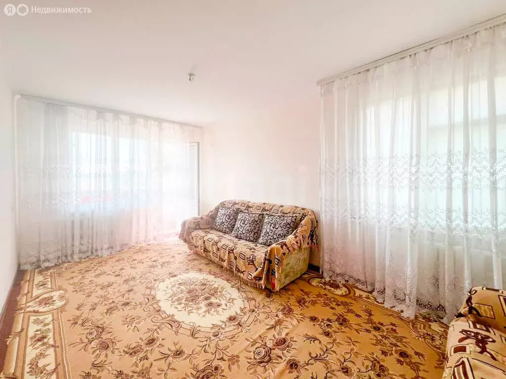 3-комнатная квартира: Нальчик, улица Коллонтай, 8 (62.4 м) - Фото 1