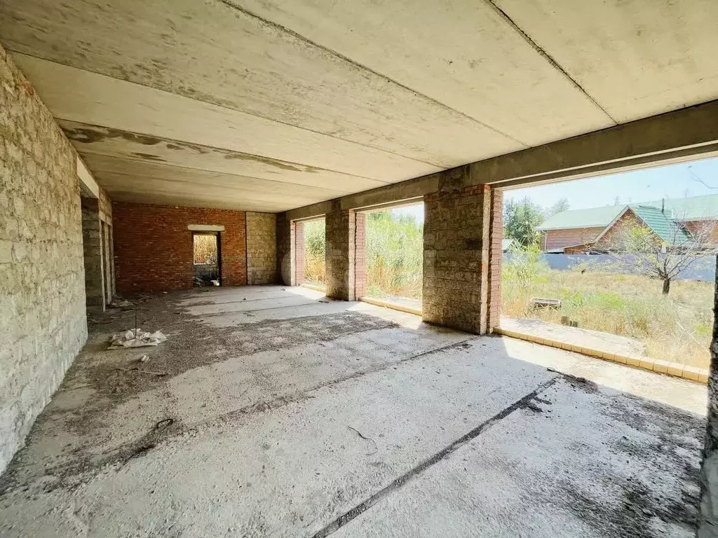 Дом в Астраханская область, Астрахань Аэропортовская ул., 2Б (278 м) - Фото 1